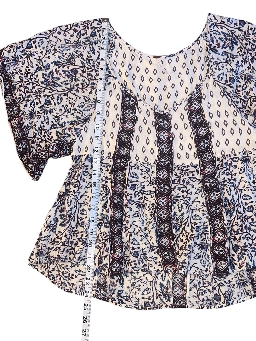 EUC Free People Flowy Short Sleeve Rayon Tunic Abstract V-Neck Crop Length Small - Picture 6 of 6